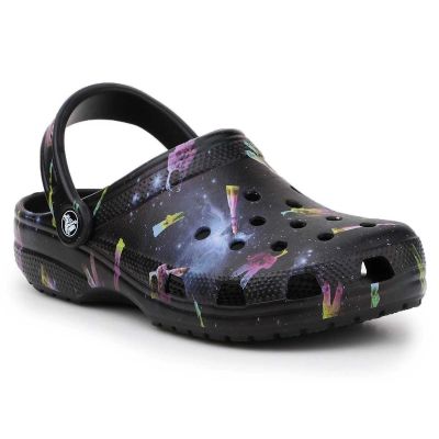 2. Klapki Crocs Classic Out Of This World II Jr 206818-001