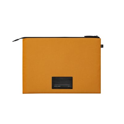 6. Pokrowiec Native Union Stow Lite na MacBook