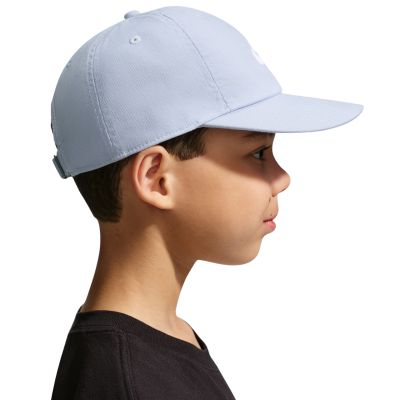 6. Czapka z daszkiem dla dzieci Nike Club błękitna FB5063 057