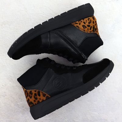 4. Skórzane botki damskie na platformie czarne Rieker Remonte D2V70-03