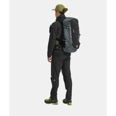 6. Plecak trekkingowy Ortovox Traverse 40 - dark arctic grey