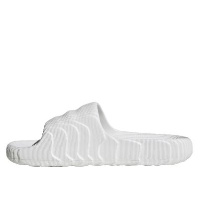 3. Klapki damskie/męskie adidas Adilette 22  Crystal White z wygodną profilowaną podeszwą białe (HQ4672)