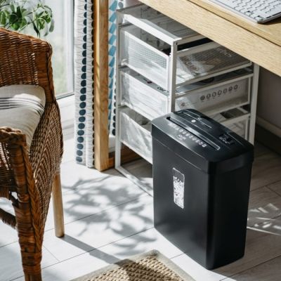 15. Niszczarka do dokumentów ADLER AD 1037b czarna