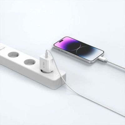 9. Ładowarka sieciowa Tech-Protect NC20W z kablem USB-C / Lighting 100 cm - biała