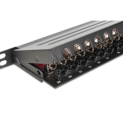 18. Panel krosowy high density 19'' 24x RJ45, LSA poziom, kat.6A, ekranowany, 0.5U, czarny, prowadnica kabli