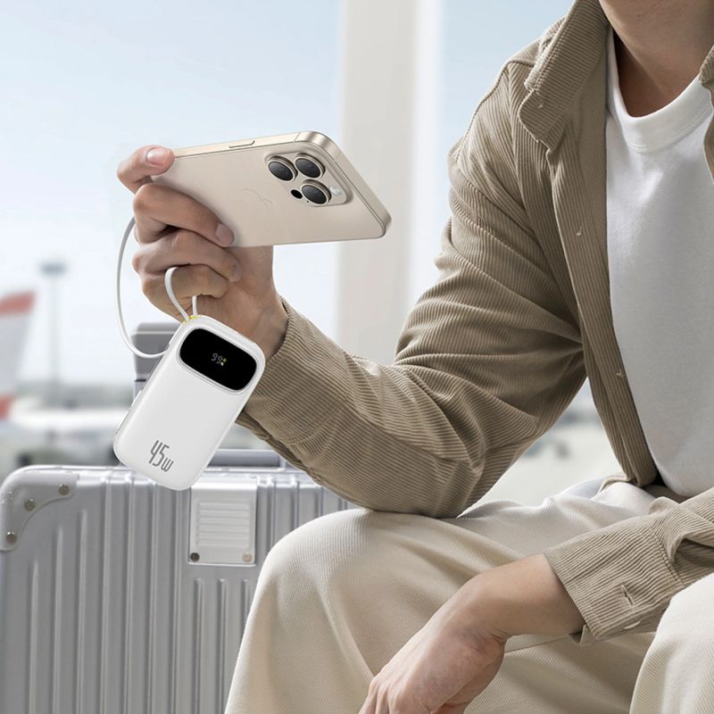 4. Powerbank Baseus EnerFill FC31 Qpow 3 10000mAh 45W z wyświetlaczem cyfrowym z kablami USB-C i Lightning - biały