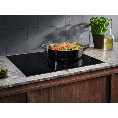 66. Płyta indukcyjna ELECTROLUX EIS62453 SaphirMatt 60 cm | SenseBoil | PowerBoost | timer | czarny mat | bezramkowa
