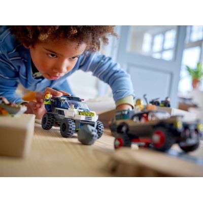 5. LEGO City 60449 - Pościg terenówką policyjną