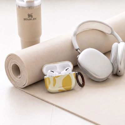 7. Etui Tech-Protect Lamano na AirPods Pro 3 - żółto-białe