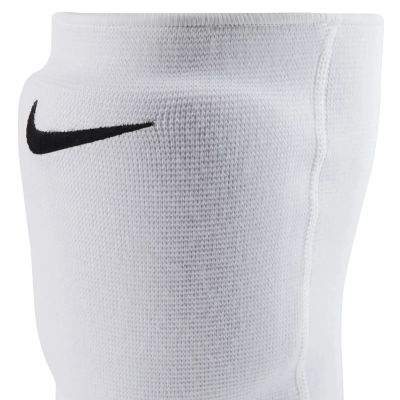 2. Nike Essential Knee Pads 2PPK NVP06-100 Białe M/L