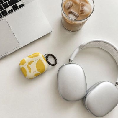 8. Etui Tech-Protect Lamano na AirPods Pro 3 - żółto-białe