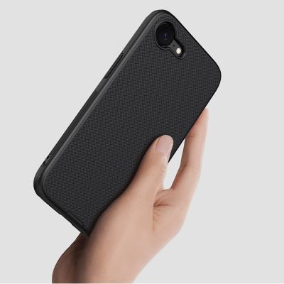 8. Etui Nillkin Super Frosted Shield Pro Magnetic na iPhone 16e / 17e - czarne