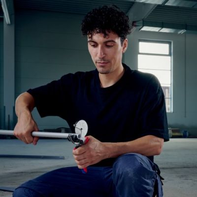 23. KNIPEX OBCINAK DO RUR KOMPOZYTOWYCH I PLASTIKOWYCH