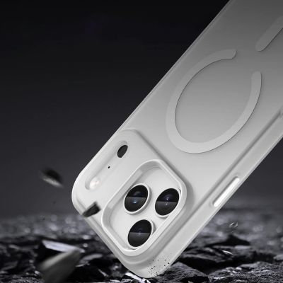 9. Etui Magnetic Abrasive na iPhone 17 Pro Max kompatybilne z MagSafe - matowe białe