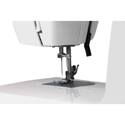 7. Maszyna do szycia ŁUCZNIK Weronika 2008