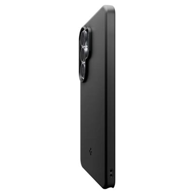 9. Etui Spigen Thin Fit Mag MagSafe na Samsung Galaxy S26 Ultra - czarne