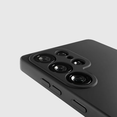 7. Etui SBS Instinct na Samsung Galaxy S25 Ultra - czarne