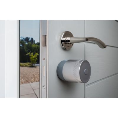 40. Inteligentny zamek do drzwi Yale Linus Smart lock L2 Lite Black
