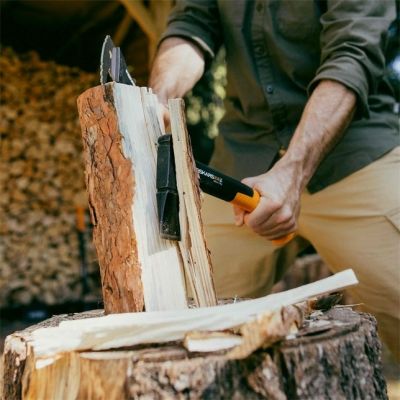 9. Siekiera Fiskars X14 (1069102)