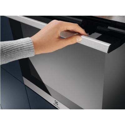 4. Piekarnik ELECTROLUX EOF3H50BX