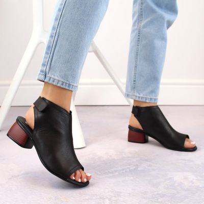 3. Skórzane komfortowe sandały Remonte W RKR654