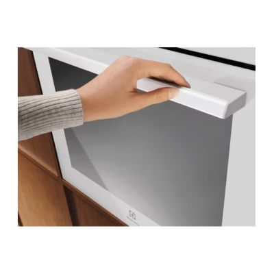 4. Piekarnik ELECTROLUX LOE8F38V