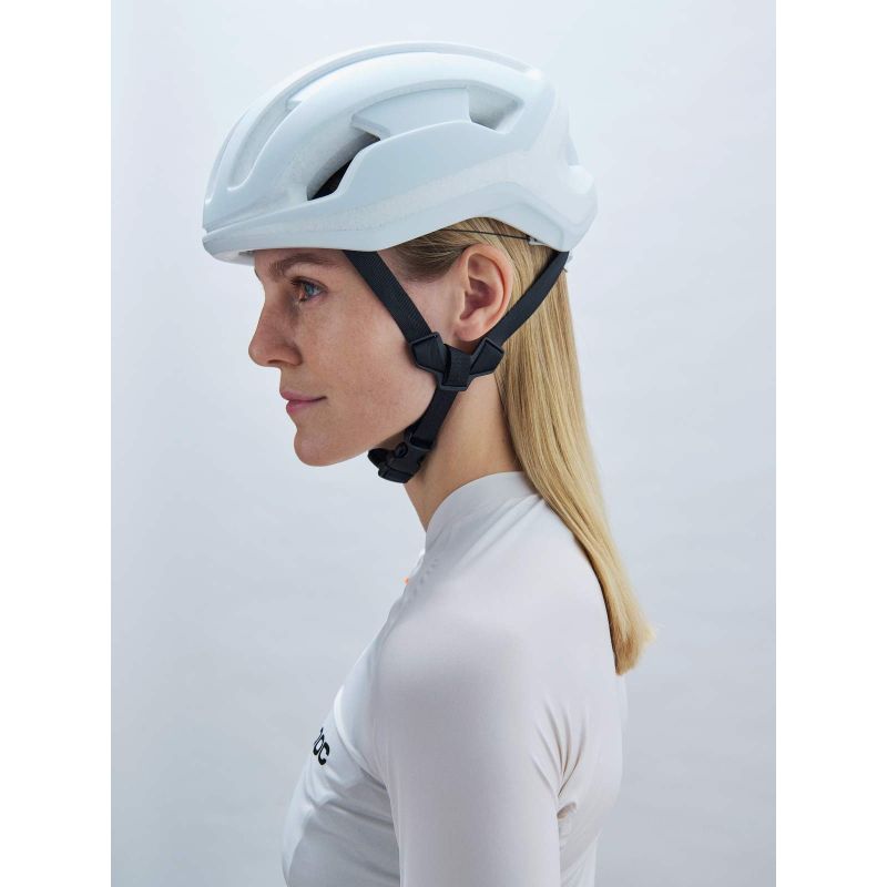 4. Kask rowerowy POC Omne Lite biały