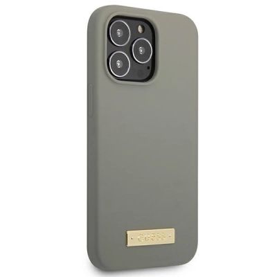 4. Etui Guess Silicone Logo Plate MagSafe na iPhone 13 Pro / iPhone 13 - szare