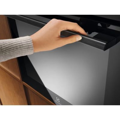 4. Piekarnik elektryczny Electrolux LOB9S3SZ 900 72 l | piroliza | termoobieg | termosonda | srebrno-czarny