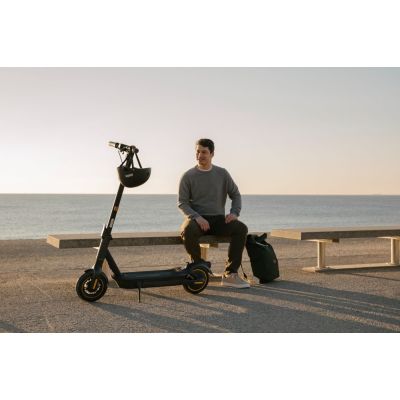 9. Ninebot by Segway KickScooter MAX G2 D 20 km/h Czarny 15,3 Ah