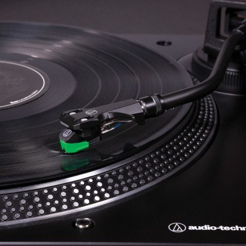 4. Audio-Technica AT-LP120X Gramofon z napędem bezpośrednim