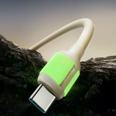 5. Kabel Joyroom S-A53 60W USB-C - USB-C z fluorescencyjną końcówką 2 m - beżowy