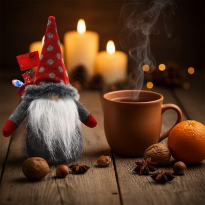 12. MIKOŁAJEK DEKORACYJNY Z WORKIEM NA PREZENT 20CM CZERWONY