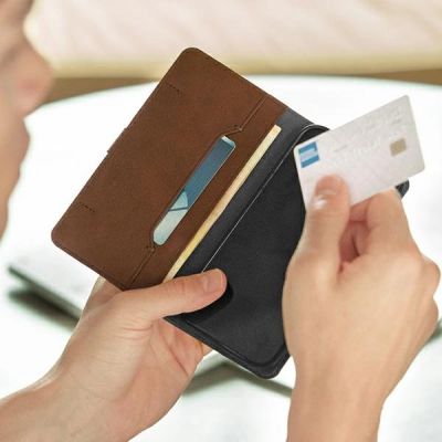 8. Etui Uniq Journa na iPhone 12 / iPhone 12 Pro - szare