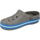 Klapki Crocs Crocband M 11016 w kolorze szarym z elementami w odcieniu białym i niebieskim, materiał Croslite, otwory na ozdoby Jibbitz