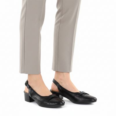 4. Czółenka damskie ażurowe z paskiem czarne Jezzi ASA200-18