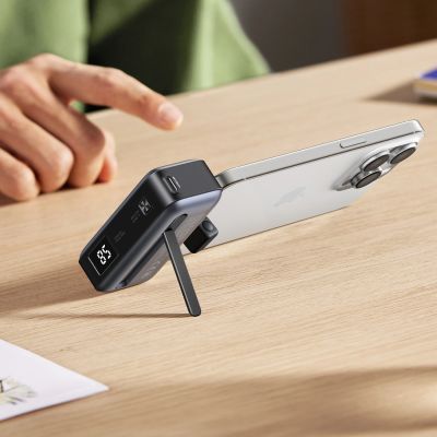 15. Powerbank Ugreen PB503 5000mAh z portem USB-C i zintegrowanym złączem USB-C - szary