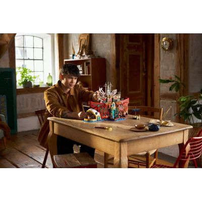 8. LEGO One Piece 75640 Pływająca restauracja Baratie