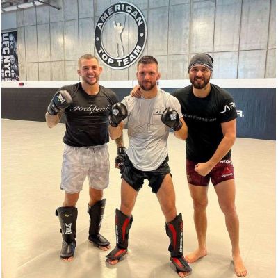 30. Ochraniacze na piszczele M - Phantom Red