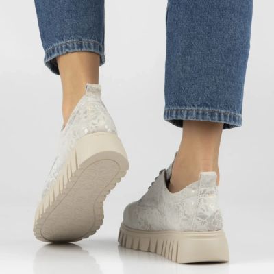 8. Skórzane półbuty na platformie w kwiaty srebrne DP6846 Filippo