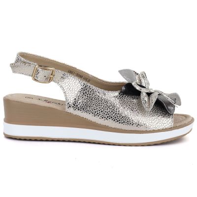 2. Skórzane sandały damskie z kwiatem złote S.Barski 5988