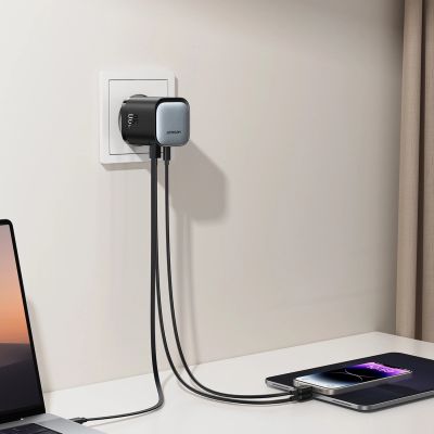 7. Ładowarka GaN Joyroom JR-TCL02 65W USB-A USB-C z wbudowanym kablem USB-C - czarna