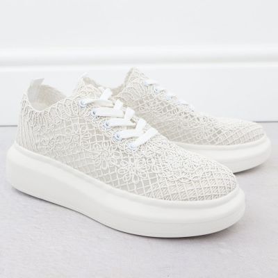 3. Półbuty damskie na platformie koronkowe białe Vinceza 17371