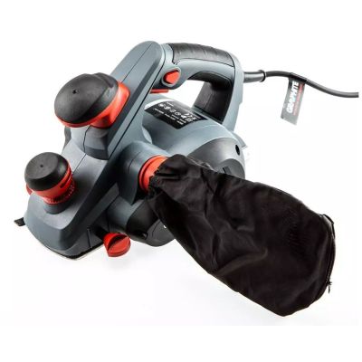 7. Strug 850W, głębokość strugania 3 mm, szerokość strugania 82 mm