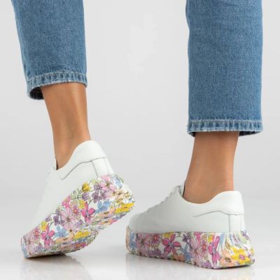 7. Skórzane półbuty sneakersy na platformie w kwiaty białe Filippo DP7507