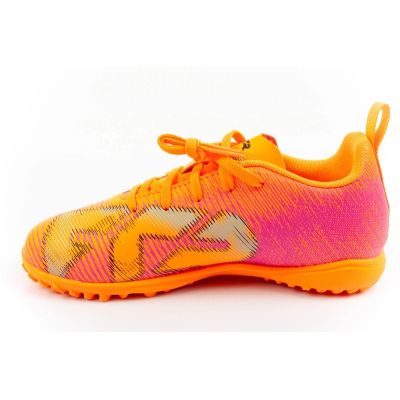 3. Buty dziecięce sportowe turfy Puma Future 8 Play TT obuwie piłkarskie pomarańczowe