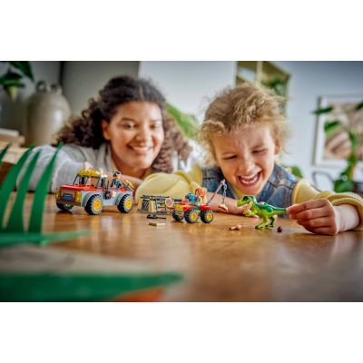 6. LEGO Jurassic World 77978 - Ciężarówka do transportu młodego tyranozaura