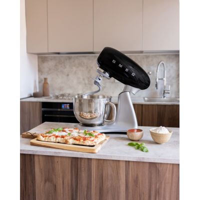 20. Robot kuchenny SMEG SMF04BLEU