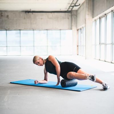 7. Mata fitness klubowa z otworami  HMS Premium MFK03 blue-black