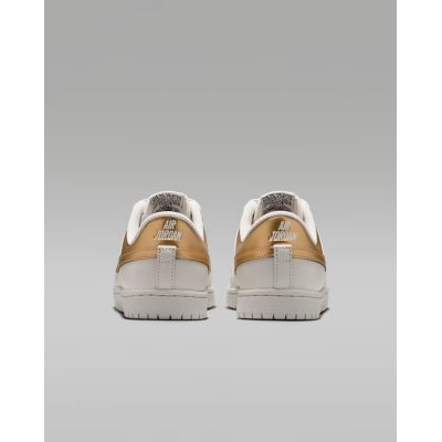 6. Buty damskie  NIKE WMNS AIR JORDAN SKYLINE LOW LE (IQ6586-100)